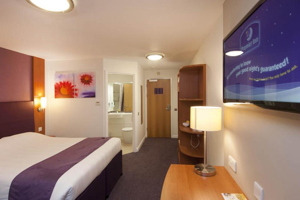 Premier Inn Edinburgh Airport - Newbridge Newbridge  Exterior foto